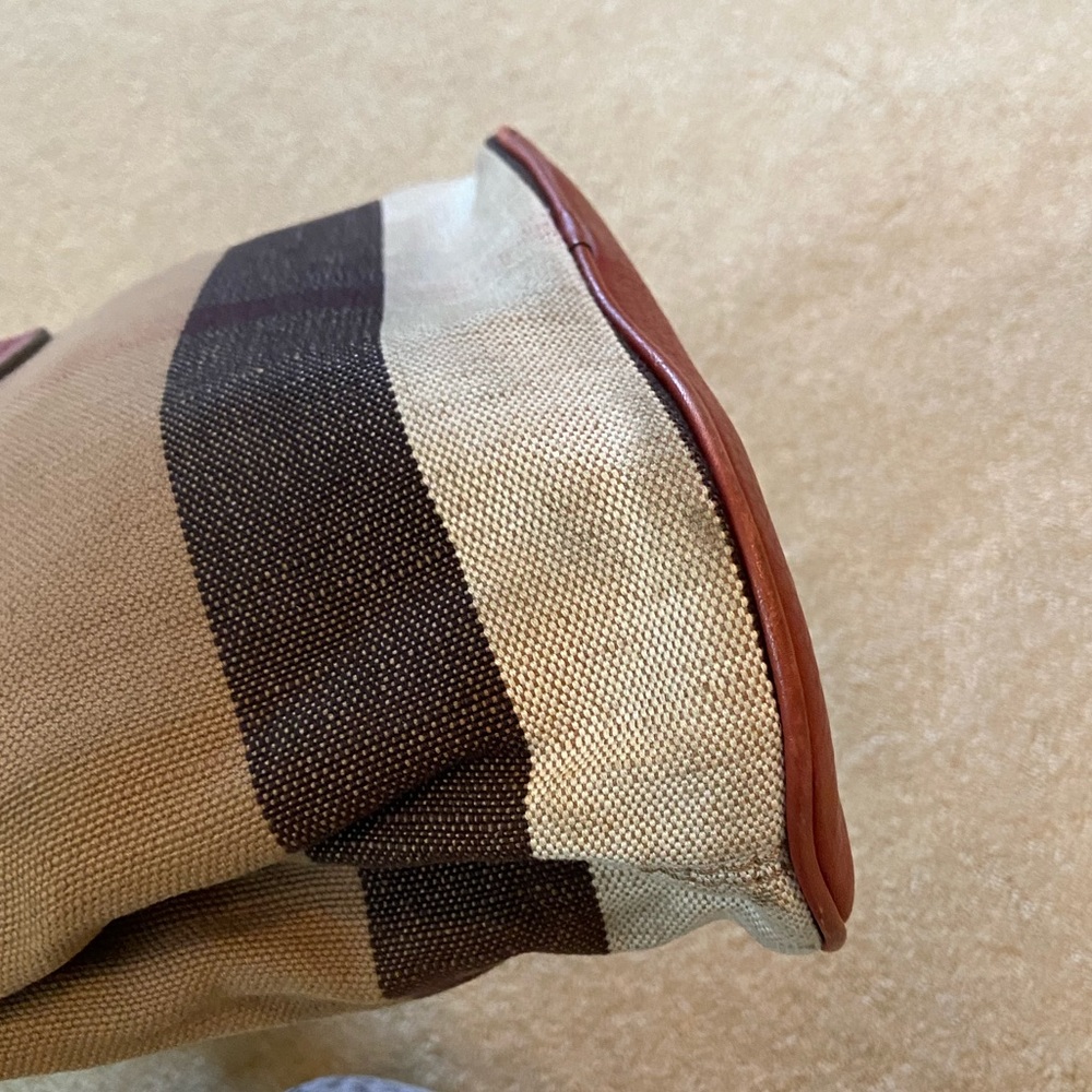 Authentic Burberry crossbody - Picture 5 of 12